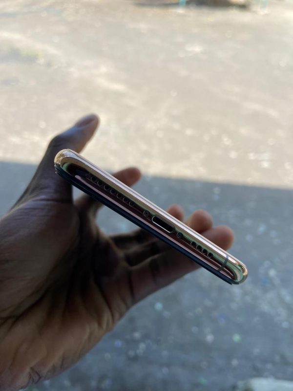 iPhone Xs Max – Image 4